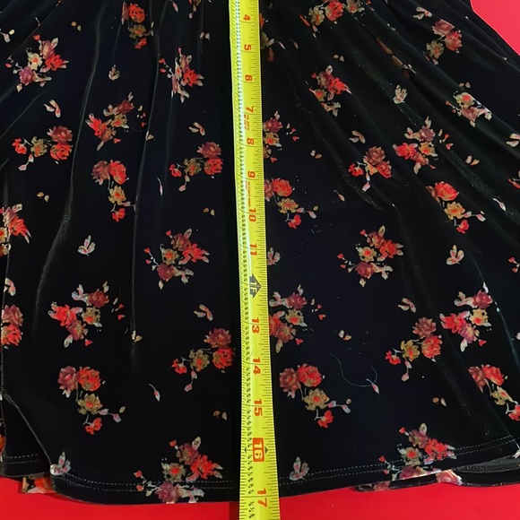 BLACK FLORAL VELOUR ELASTIC SWING SKIRT (L) - Picture 6 of 6